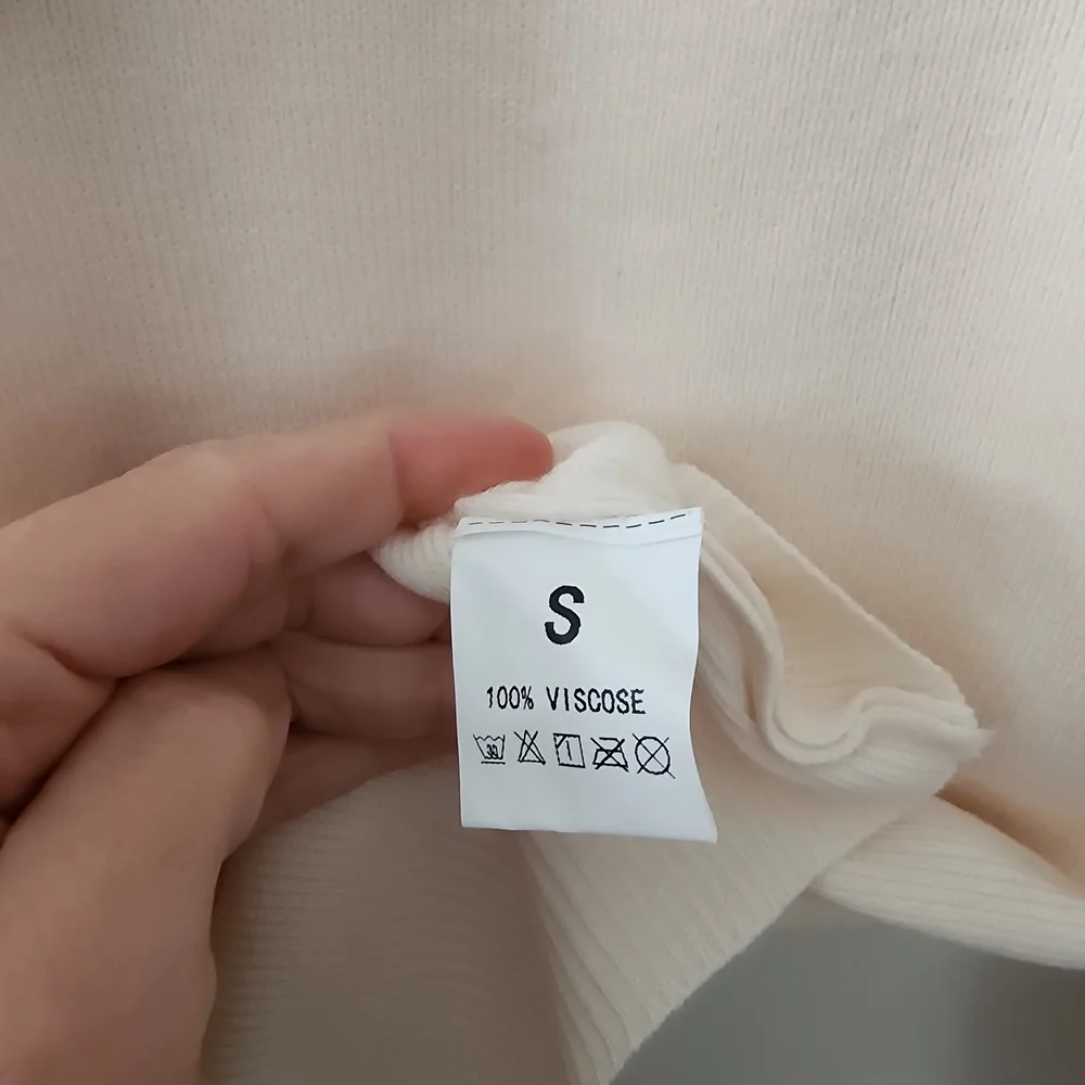 Elegant Cream Sweater with Ribbon And Pearl Accent - Picture 4 of 7